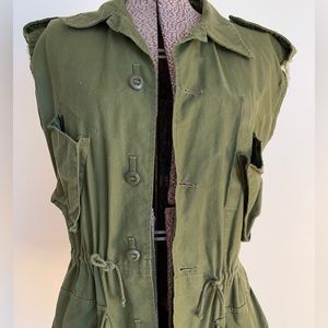 Army sleeveless vest with giant pockets size M
